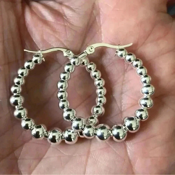Silver High Polish 1.25” Retro Ball Hoop Earrings NWT - Picture 1 of 3